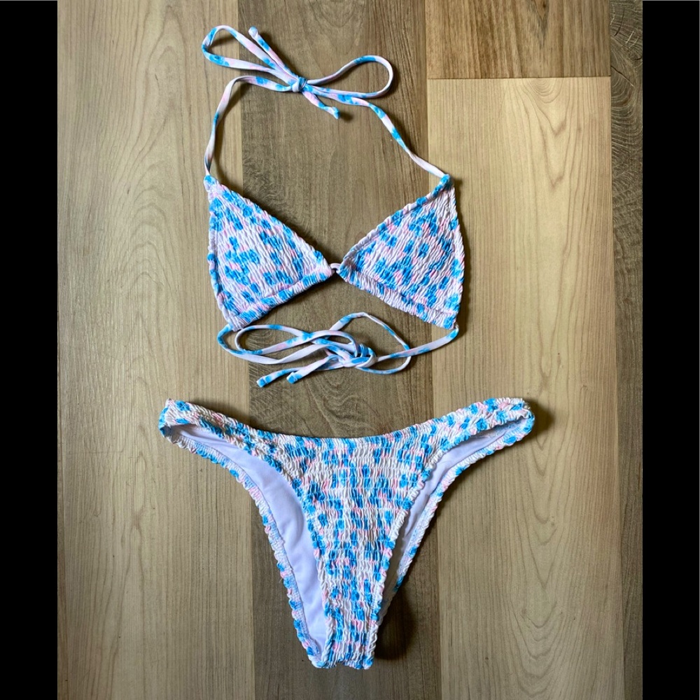 Size small beautiful floral ruffle textured Bikini